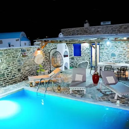 Traditionally Designed 2 Bedroom House With Pool Páros