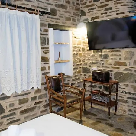 Apartment Traditionally Designed 2 Bedroom House With Pool Páros