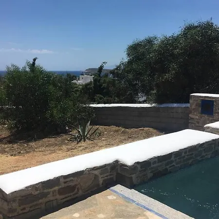 Apartment Traditionally Designed 2 Bedroom House With Pool *
