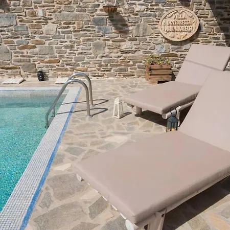 Traditionally Designed 2 Bedroom House With Pool Páros