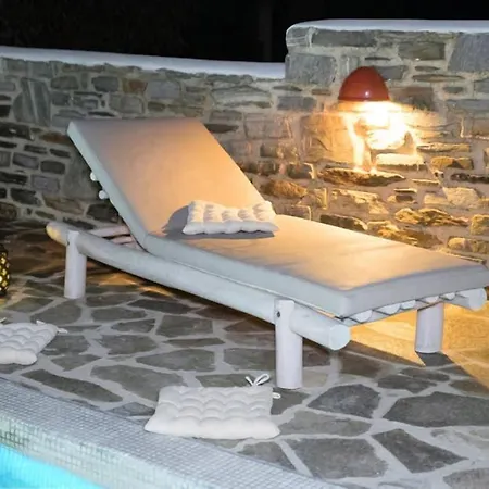 Traditionally Designed 2 Bedroom House With Pool Apartment *