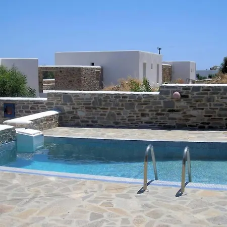 Apartment Traditionally Designed 2 Bedroom House With Pool *