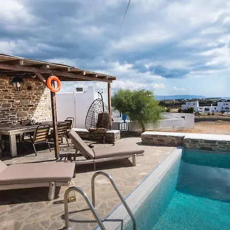 Traditionally Designed 2 Bedroom House With Pool * Páros