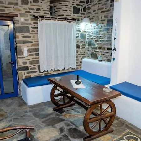 Traditionally Designed 2 Bedroom House With Pool Apartment