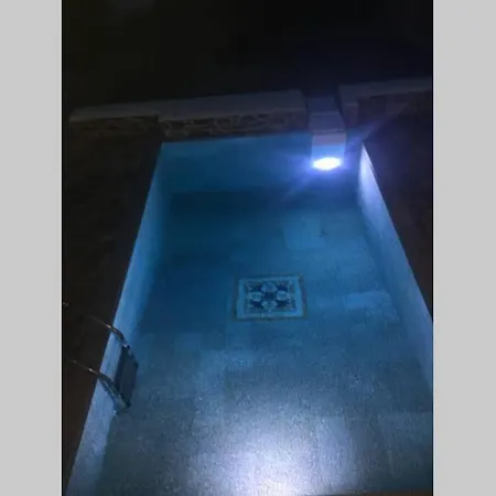 Traditionally Designed 2 Bedroom House With Pool Apartment Páros