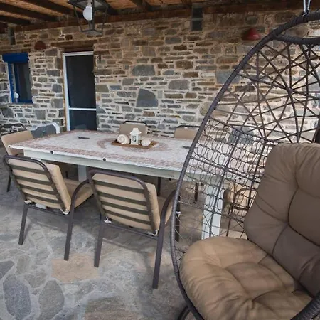 Traditionally Designed 2 Bedroom House With Pool * باروس
