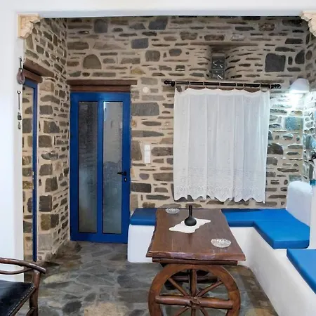 Traditionally Designed 2 Bedroom House With Pool * باروس
