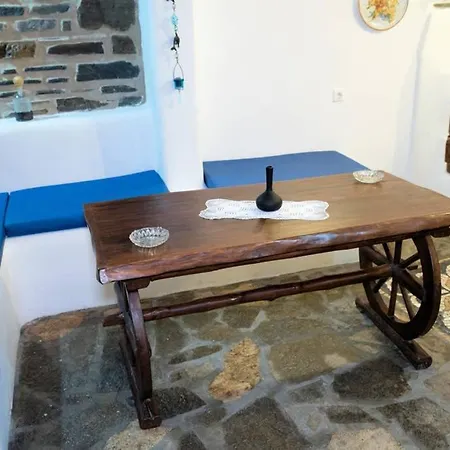 Traditionally Designed 2 Bedroom House With Pool شقة باروس
